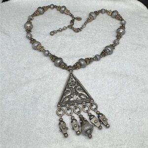 Elegant Silver Necklace with Intricate Design